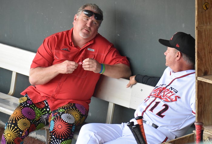 Phillies embrace Western lifestyle on flight